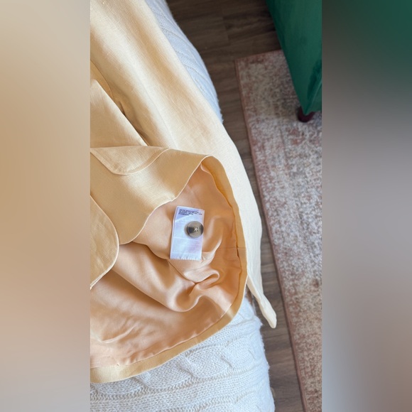 Reformation Lila Linen Jacket In Parmesan, brand new without tags, never worn. - Picture 13 of 14